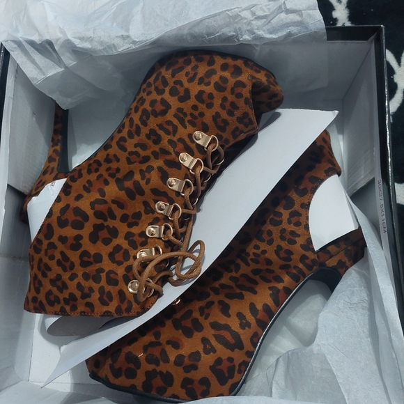 NIB Ashley Stewart leopard open toe, open back lace-up booties size 10w wide - Picture 7 of 10